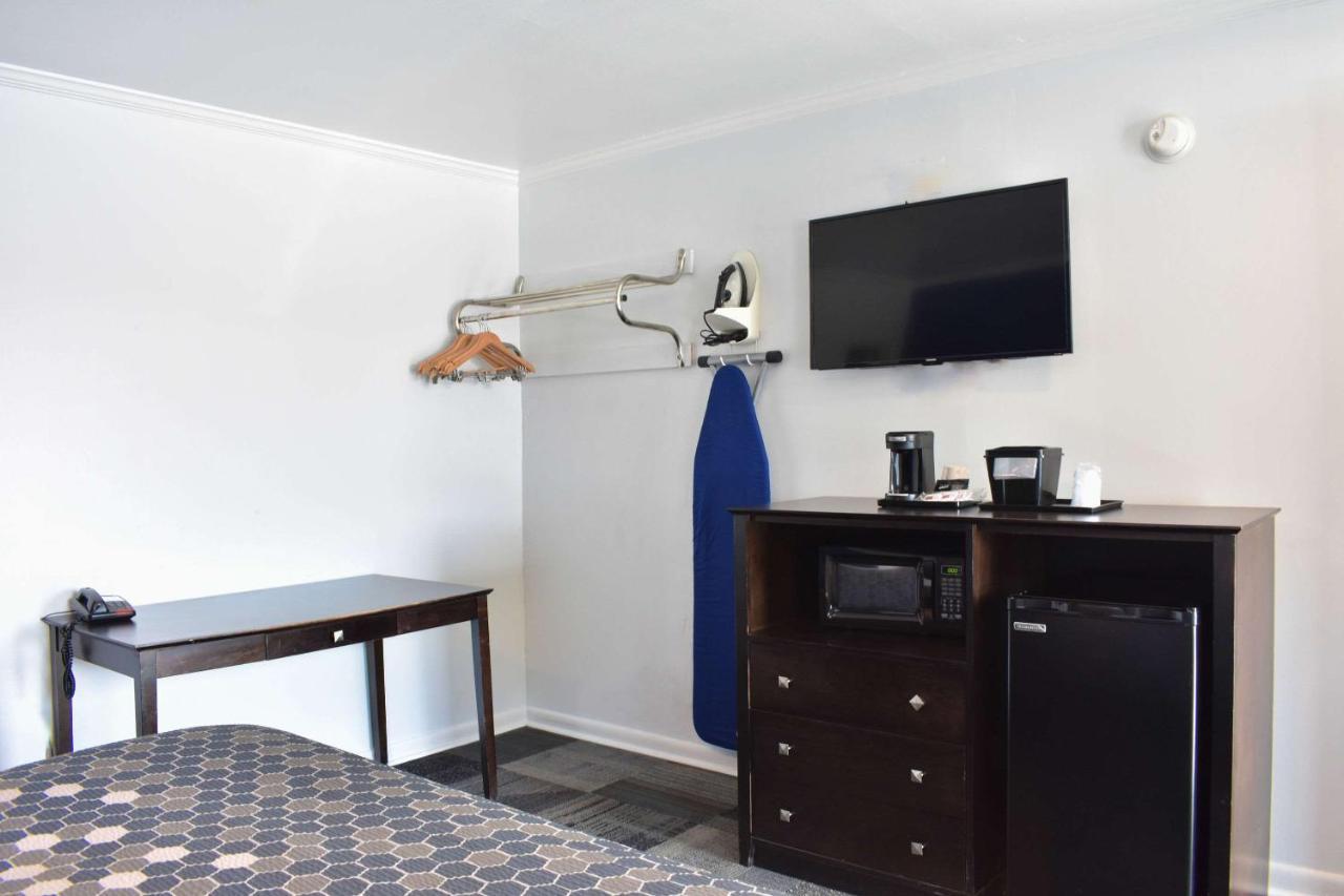 Rodeway Inn Swainsboro Екстер'єр фото