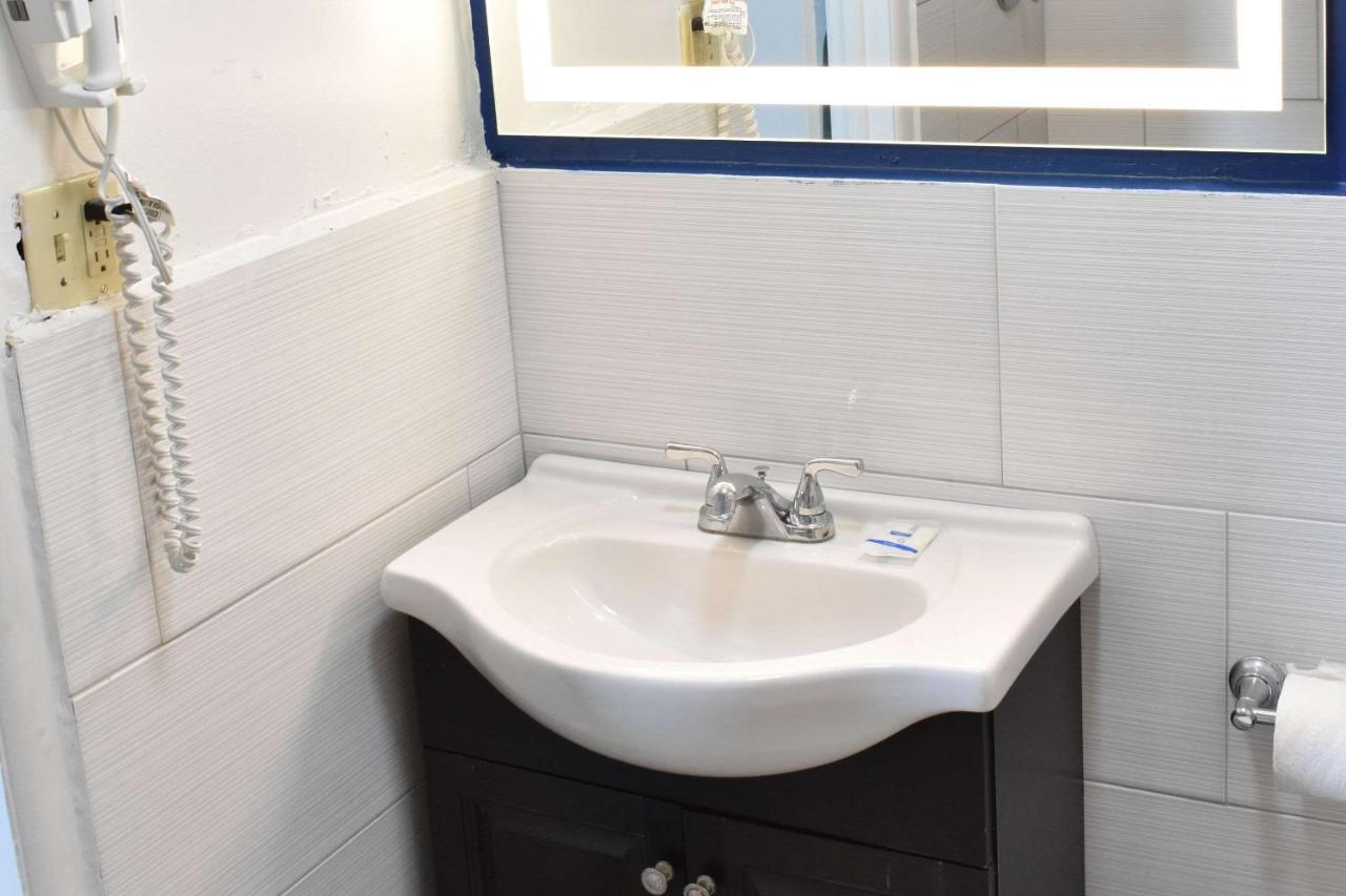 Rodeway Inn Swainsboro Екстер'єр фото