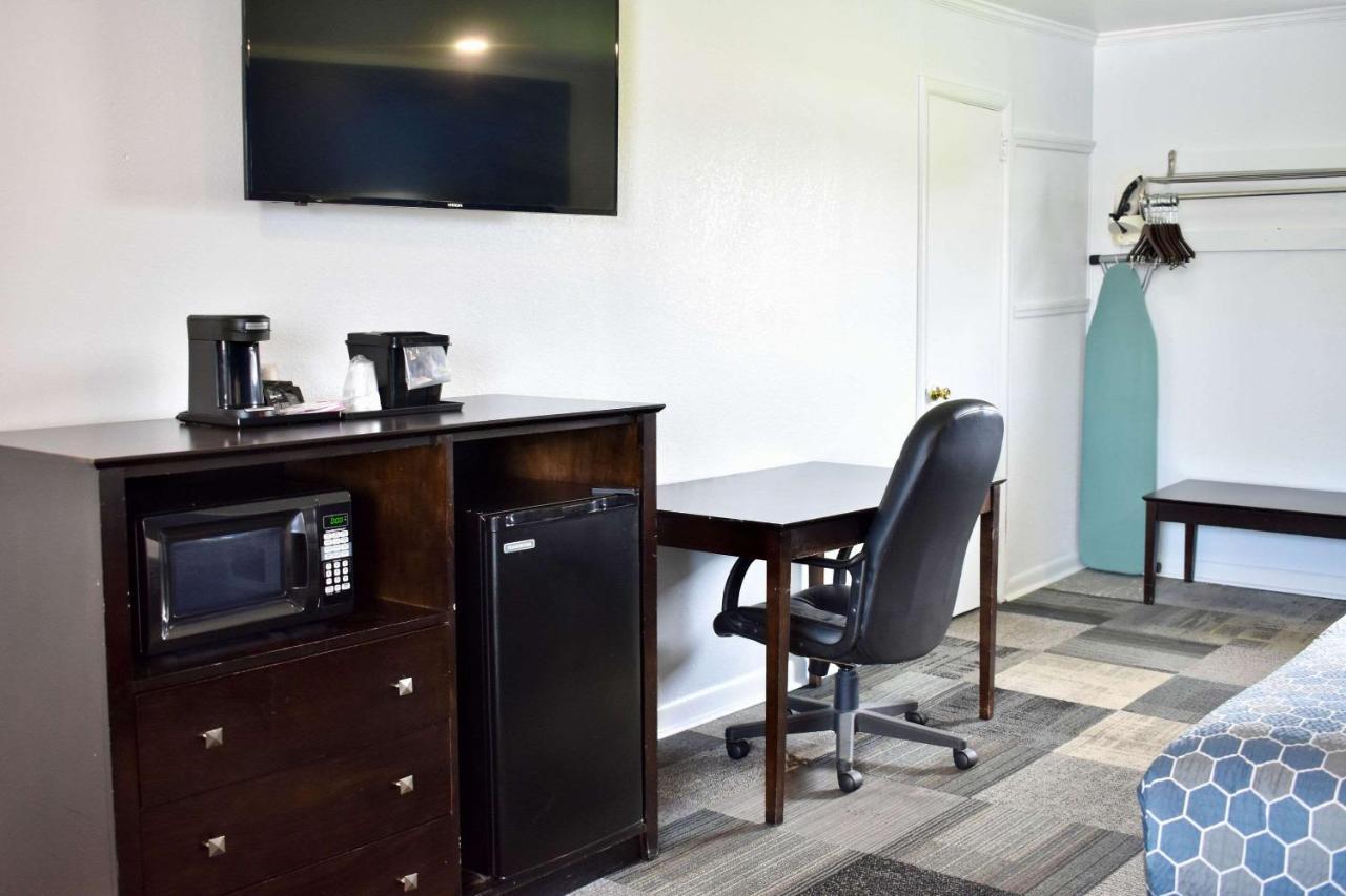 Rodeway Inn Swainsboro Екстер'єр фото