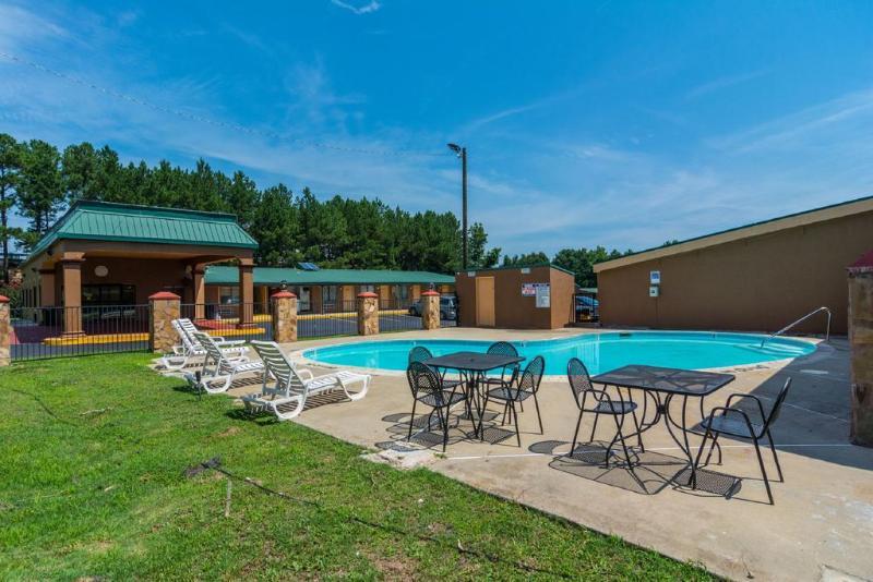 Rodeway Inn Swainsboro Екстер'єр фото