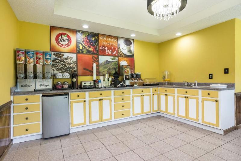 Rodeway Inn Swainsboro Екстер'єр фото