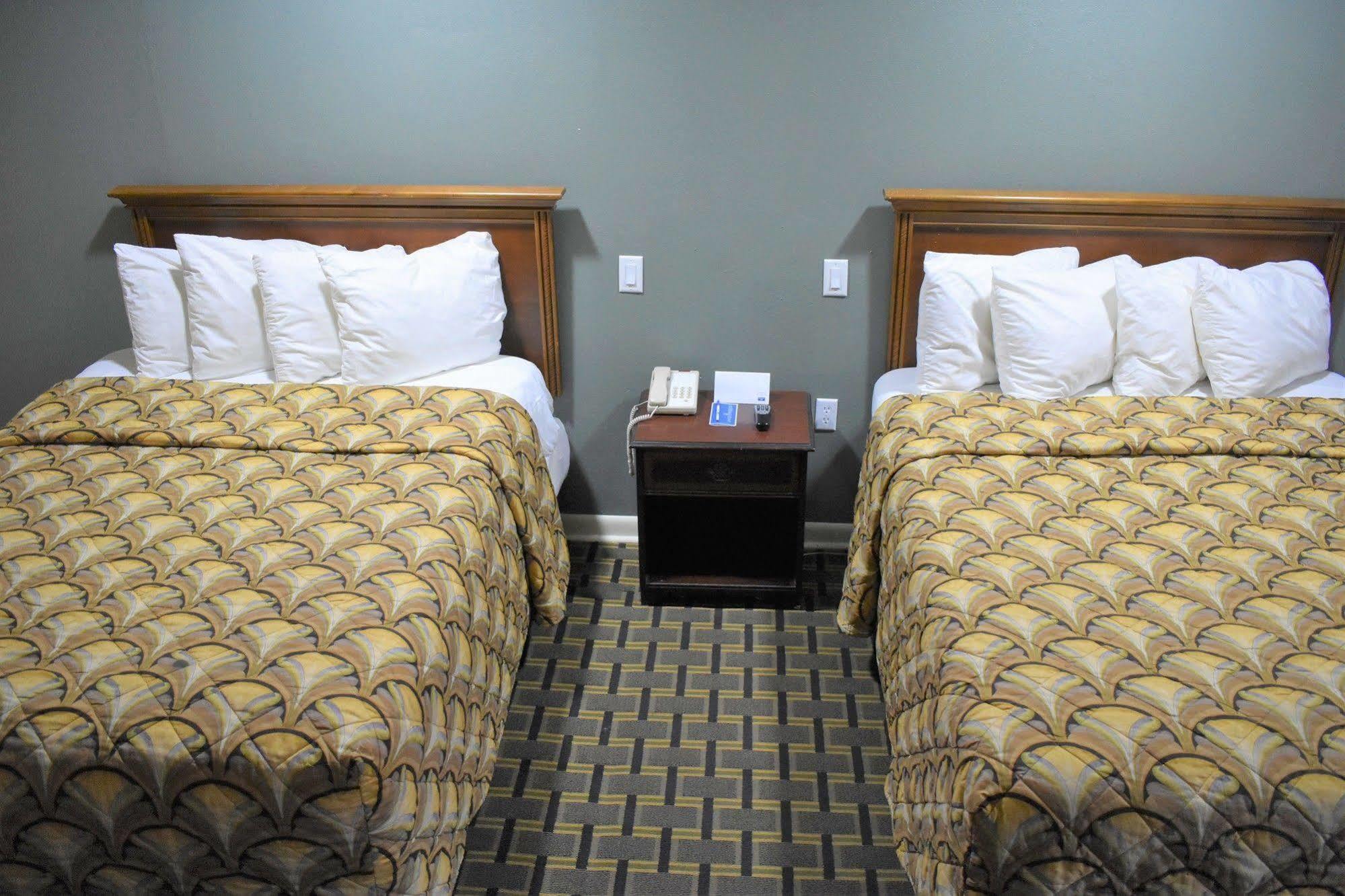 Rodeway Inn Swainsboro Екстер'єр фото