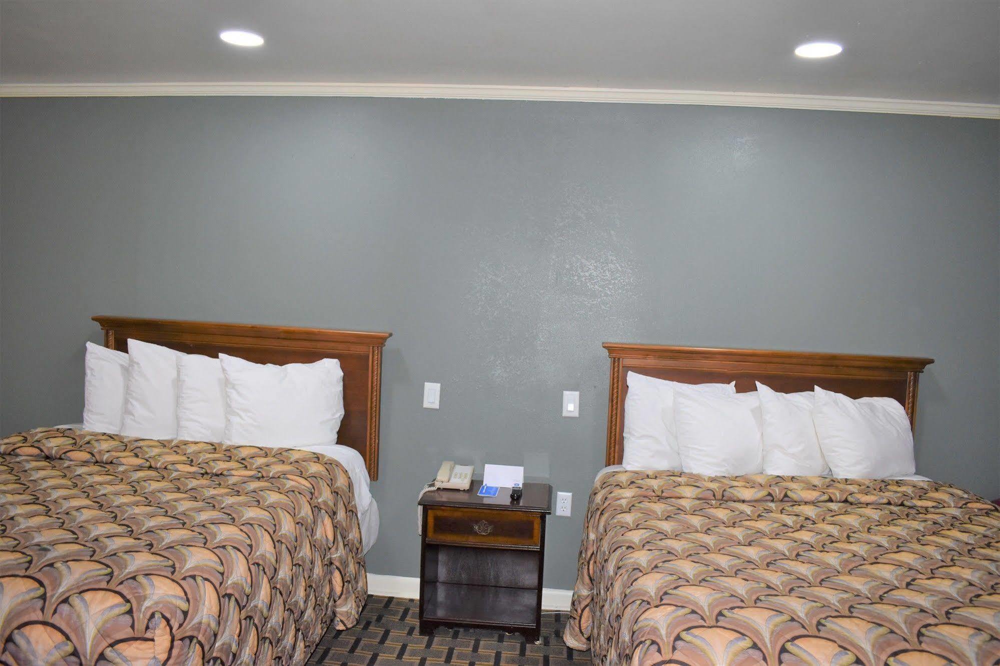 Rodeway Inn Swainsboro Екстер'єр фото